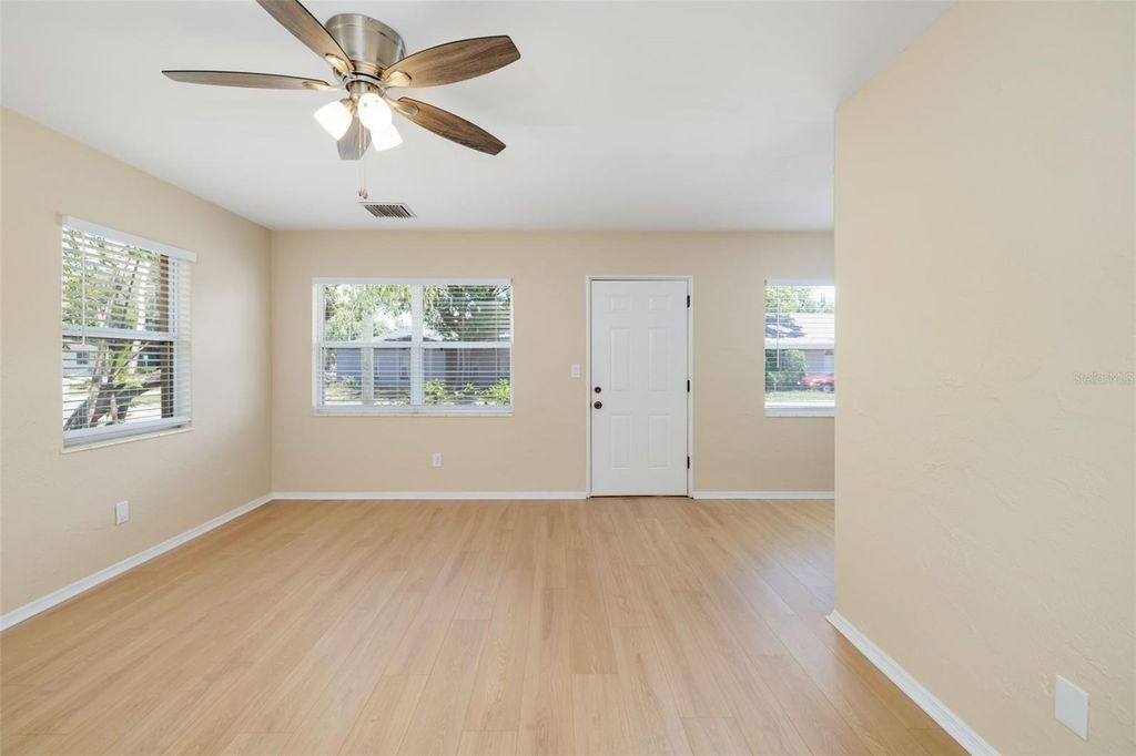 Image 11 of property listing at 808 26TH STREET W, Bradenton, FL 34205
