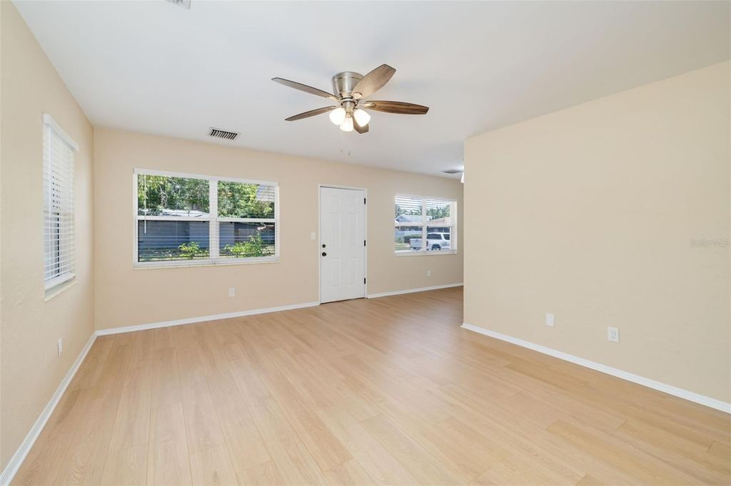 Image 12 of property listing at 808 26TH STREET W, Bradenton, FL 34205