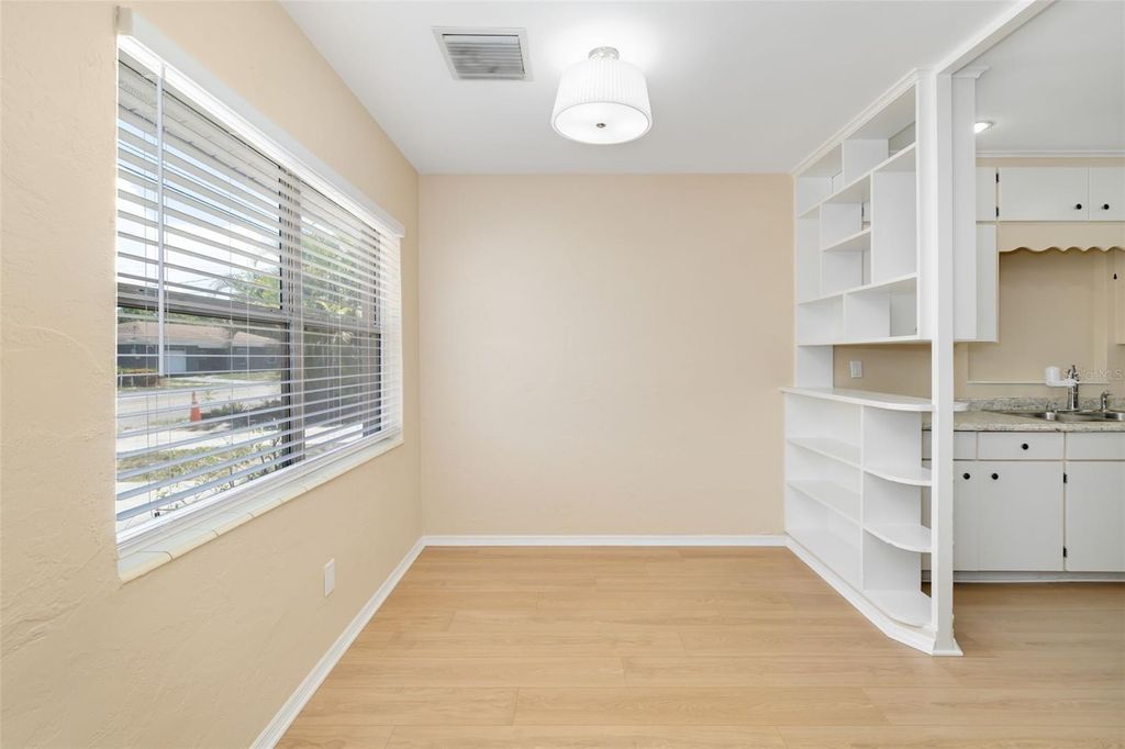 Image 13 of property listing at 808 26TH STREET W, Bradenton, FL 34205
