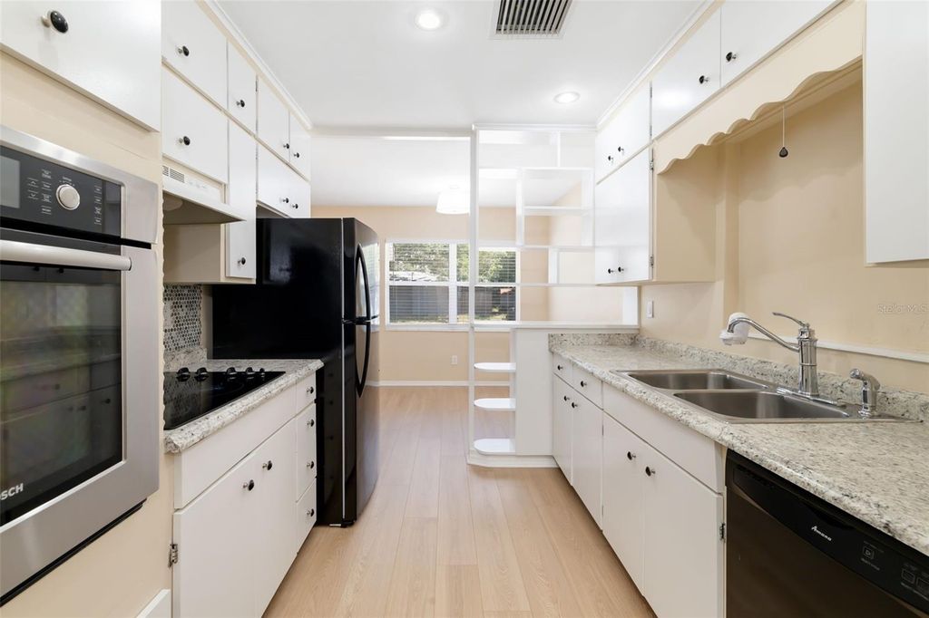 Image 14 of property listing at 808 26TH STREET W, Bradenton, FL 34205