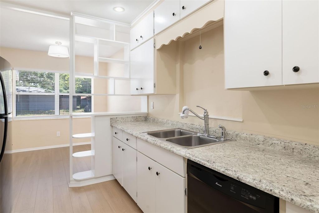 Image 15 of property listing at 808 26TH STREET W, Bradenton, FL 34205