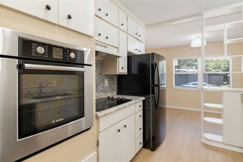 Image 16 of property listing at 808 26TH STREET W, Bradenton, FL 34205