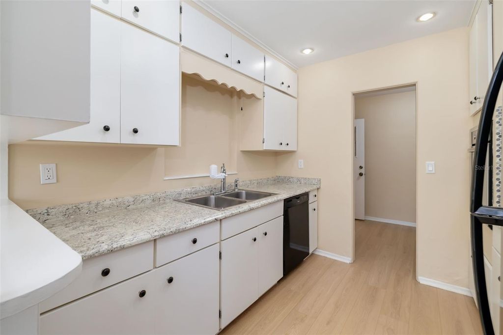Image 17 of property listing at 808 26TH STREET W, Bradenton, FL 34205