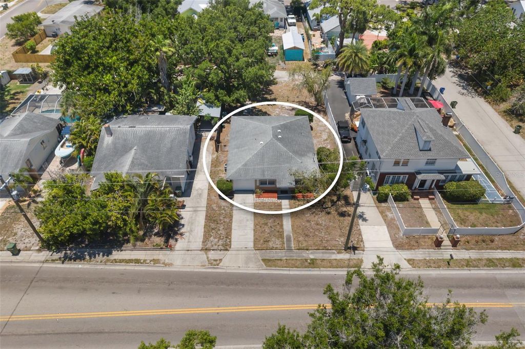 Image 3 of property listing at 808 26TH STREET W, Bradenton, FL 34205