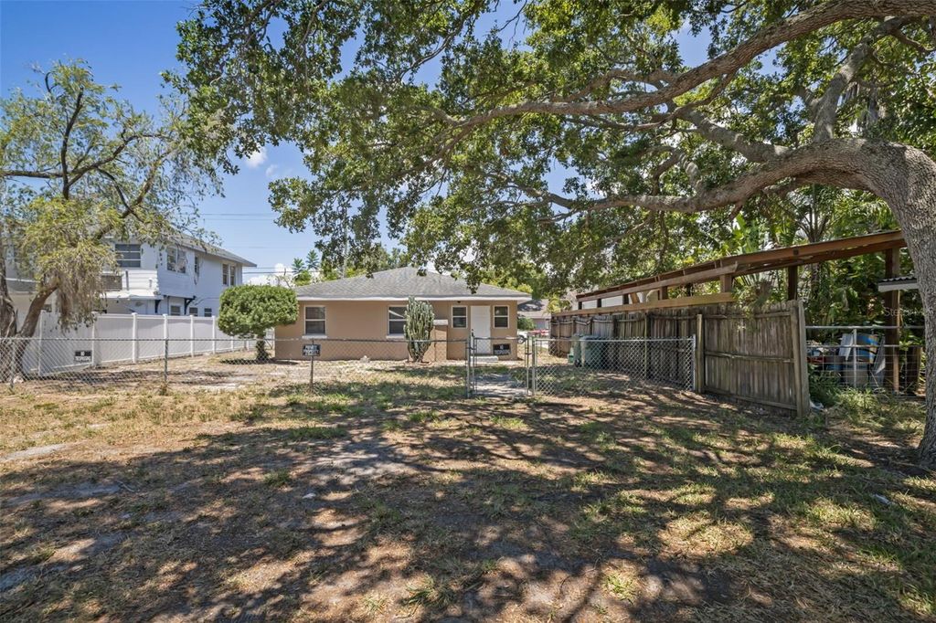Image 35 of property listing at 808 26TH STREET W, Bradenton, FL 34205