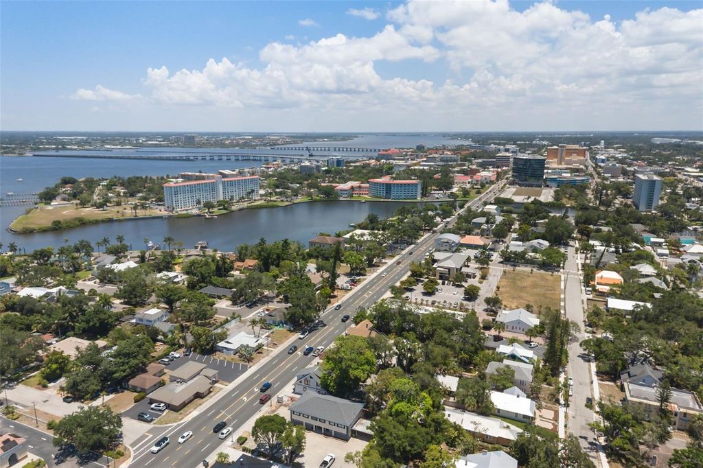 Image 42 of property listing at 808 26TH STREET W, Bradenton, FL 34205