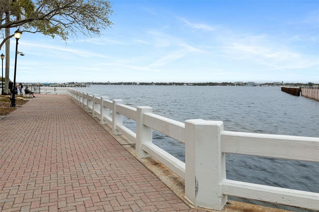 Image 47 of property listing at 808 26TH STREET W, Bradenton, FL 34205