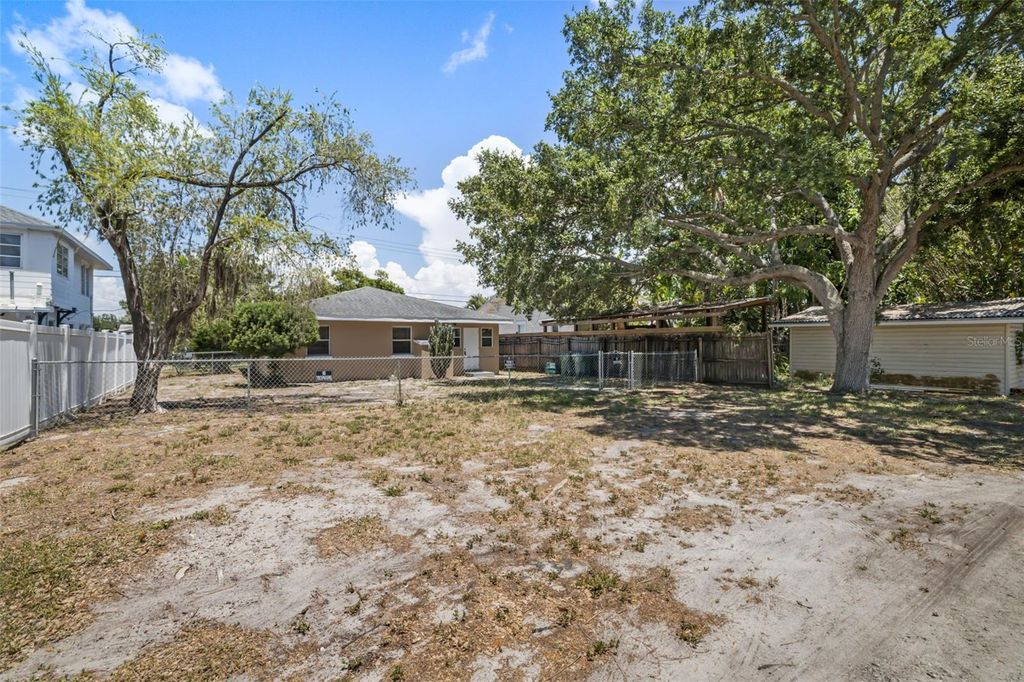 Image 6 of property listing at 808 26TH STREET W, Bradenton, FL 34205