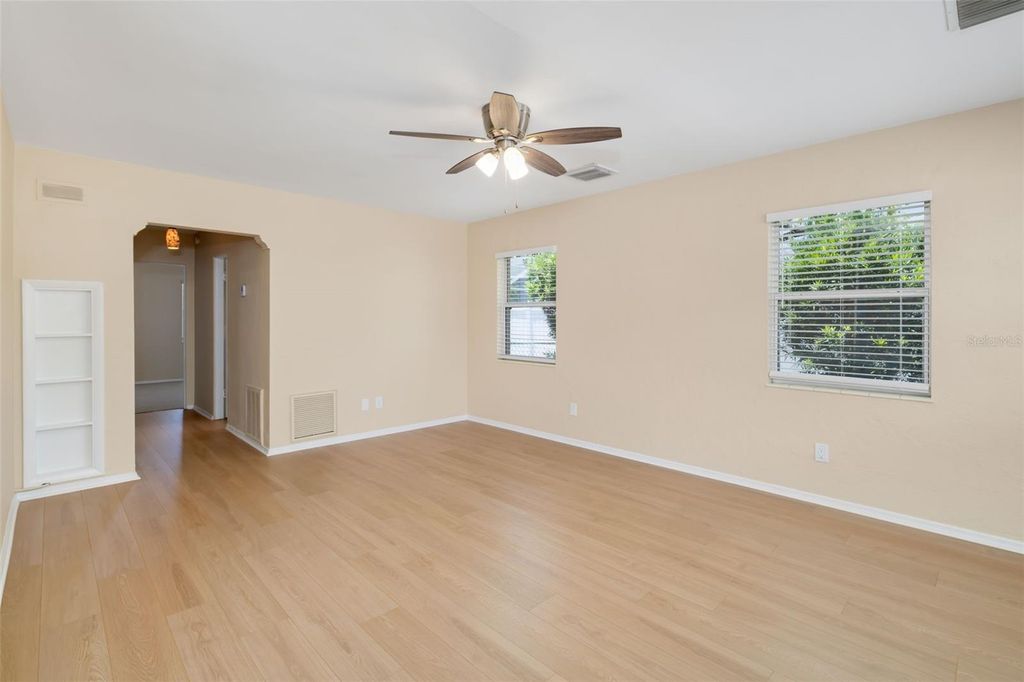 Image 9 of property listing at 808 26TH STREET W, Bradenton, FL 34205