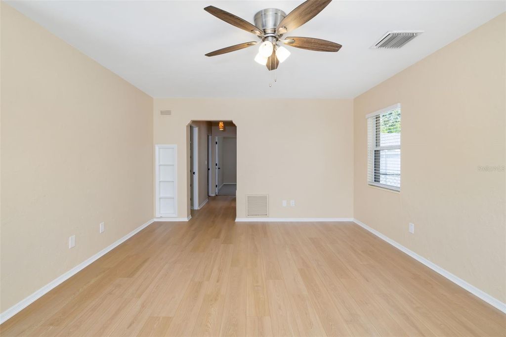 Image 10 of property listing at 808 26TH STREET W, Bradenton, FL 34205