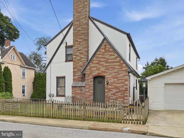 38 COTTAGE ST, Waynesboro, PA 17268