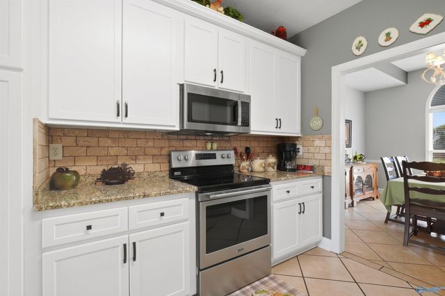 2903 Whiteford Drive SW, Decatur, AL 35603