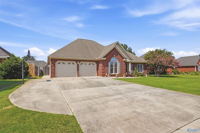 2903 Whiteford Drive SW, Decatur, AL 35603