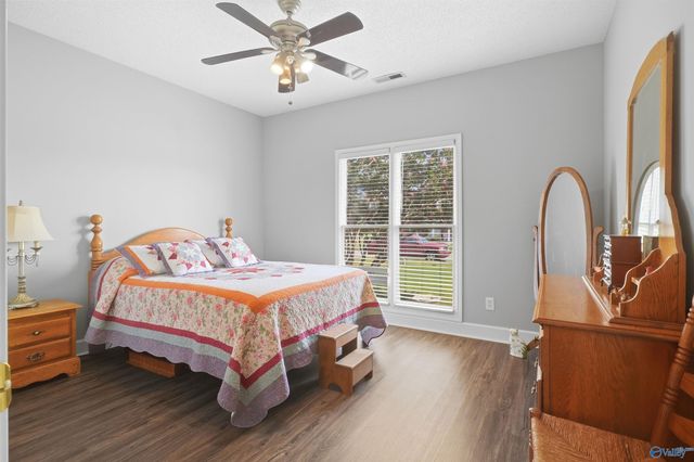 2903 Whiteford Drive SW, Decatur, AL 35603