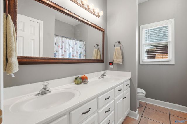 2903 Whiteford Drive SW, Decatur, AL 35603