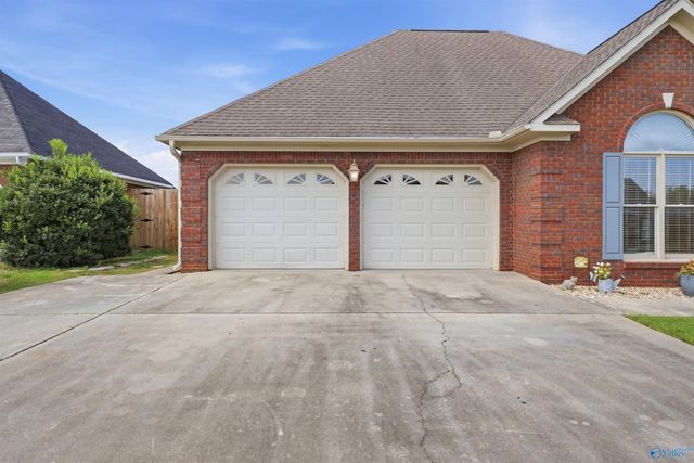 2903 Whiteford Drive SW, Decatur, AL 35603