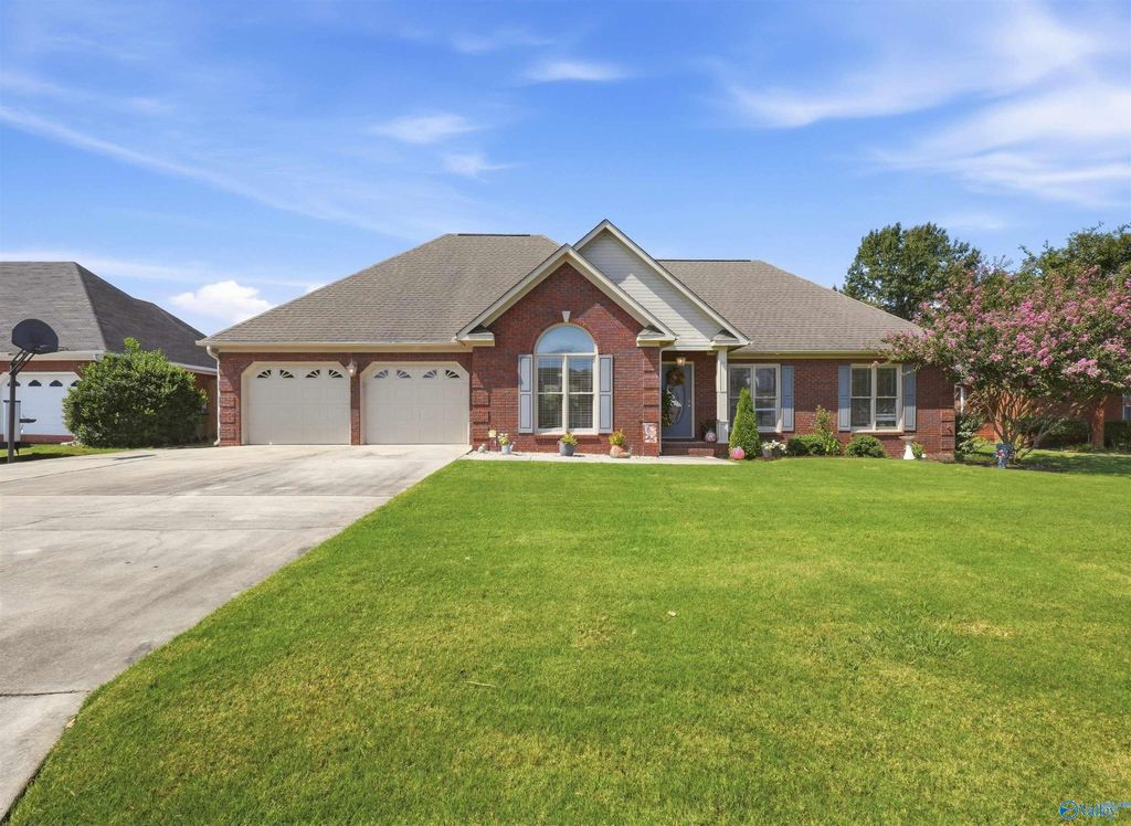 2903 Whiteford Drive SW, Decatur, AL 35603