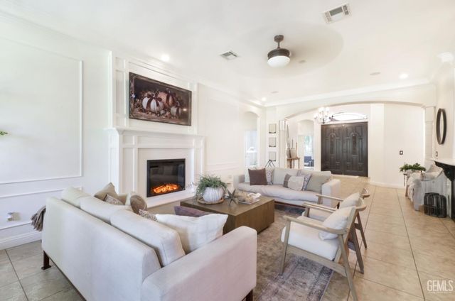6346 Zephyr Lane, Bakersfield, CA 93307