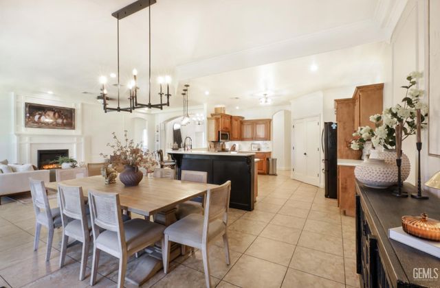 6346 Zephyr Lane, Bakersfield, CA 93307