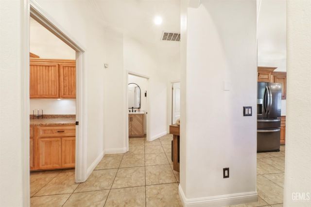 6346 Zephyr Lane, Bakersfield, CA 93307