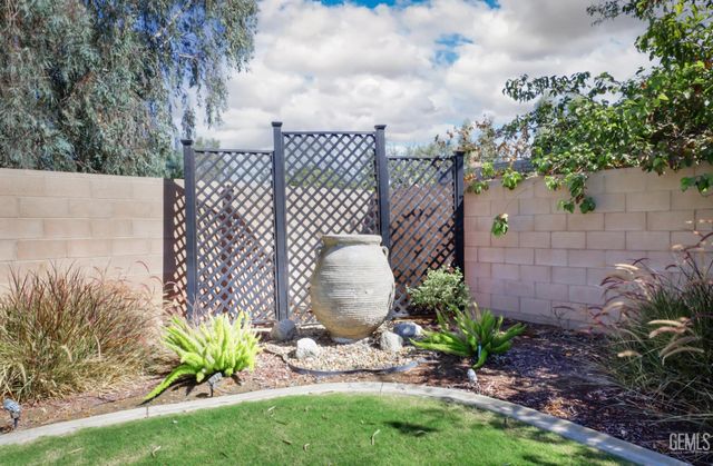6346 Zephyr Lane, Bakersfield, CA 93307