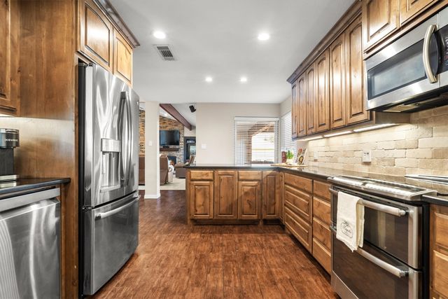 1102 Trophy Club Drive, Roanoke, TX 76262