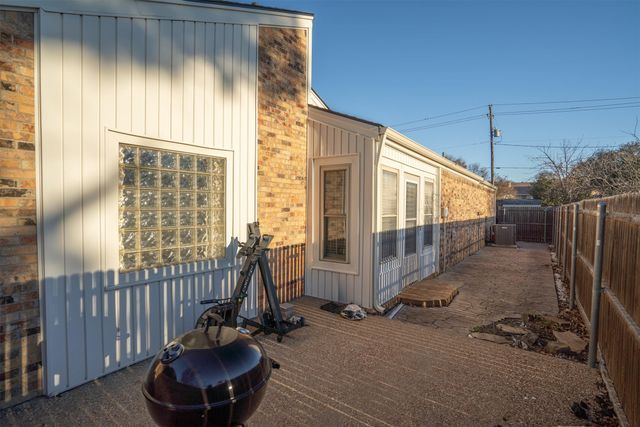 1102 Trophy Club Drive, Roanoke, TX 76262