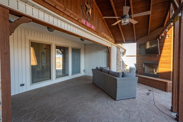 1102 Trophy Club Drive, Roanoke, TX 76262