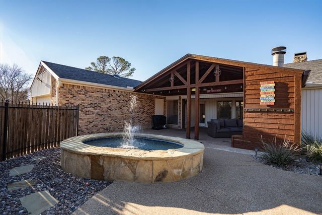 1102 Trophy Club Drive, Roanoke, TX 76262