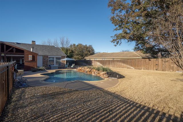 1102 Trophy Club Drive, Roanoke, TX 76262