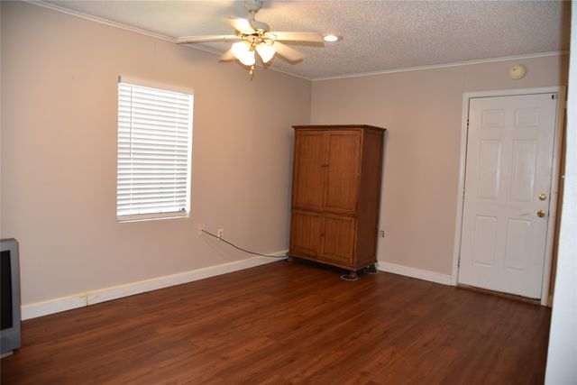 2521 W 5th Avenue, Corsicana, TX 75110