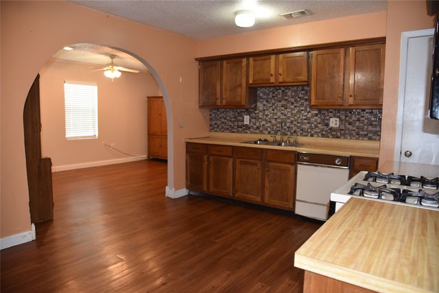 2521 W 5th Avenue, Corsicana, TX 75110
