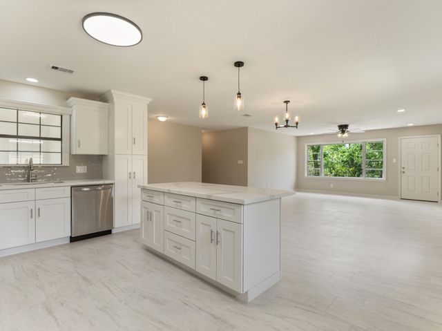2502 Oak Drive, Bay City, TX 77414