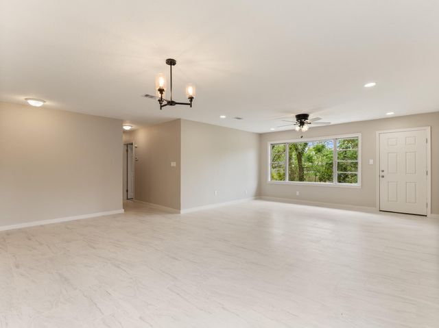 2502 Oak Drive, Bay City, TX 77414