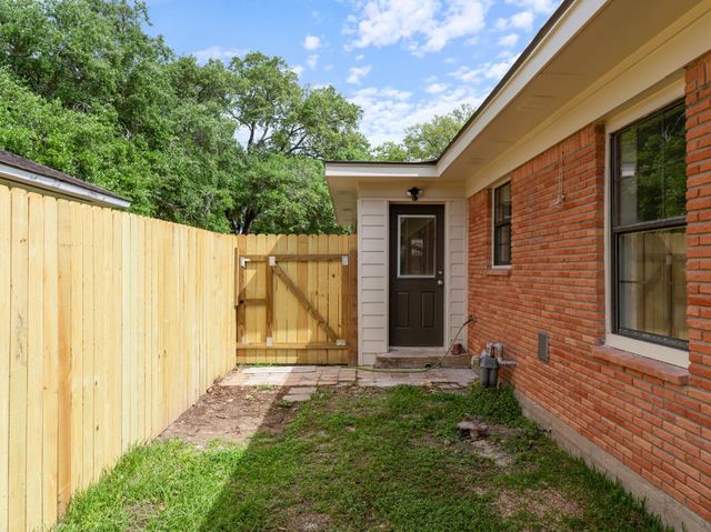 2502 Oak Drive, Bay City, TX 77414