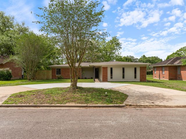 2502 Oak Drive, Bay City, TX 77414