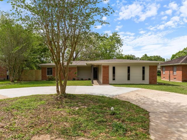 2502 Oak Drive, Bay City, TX 77414