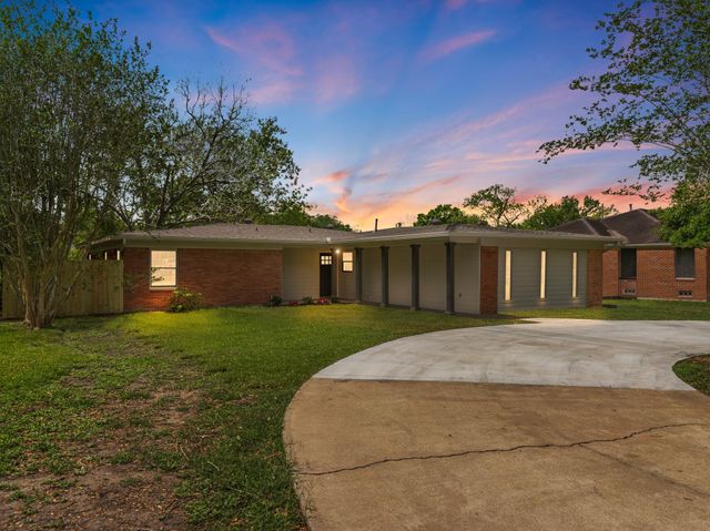 2502 Oak Drive, Bay City, TX 77414