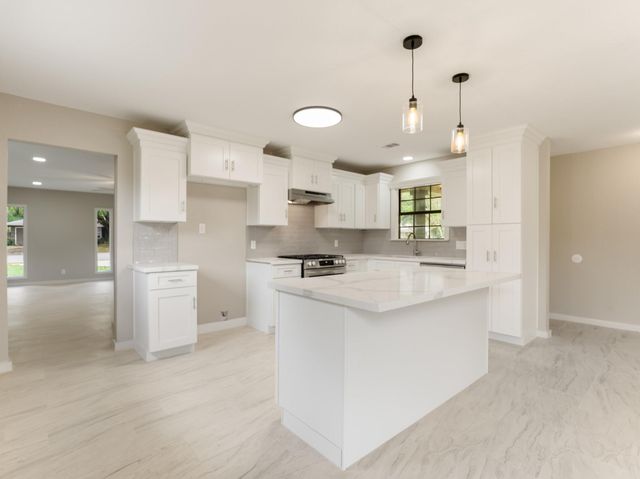 2502 Oak Drive, Bay City, TX 77414