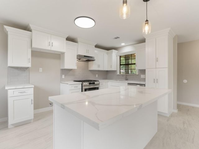 2502 Oak Drive, Bay City, TX 77414