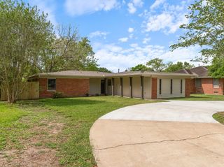 2502 Oak Drive, Bay City, TX 77414