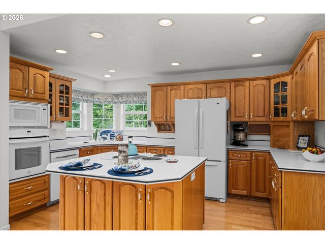 85181 SARVIS BERRY Ln, Eugene, OR 97405