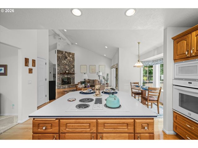 85181 SARVIS BERRY Ln, Eugene, OR 97405