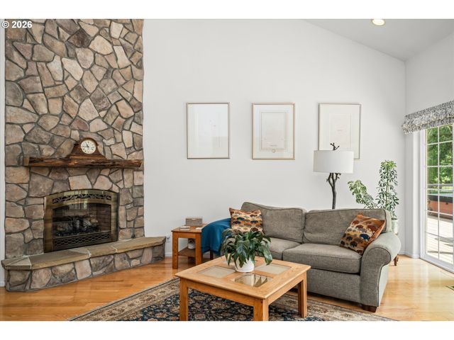 85181 SARVIS BERRY Ln, Eugene, OR 97405