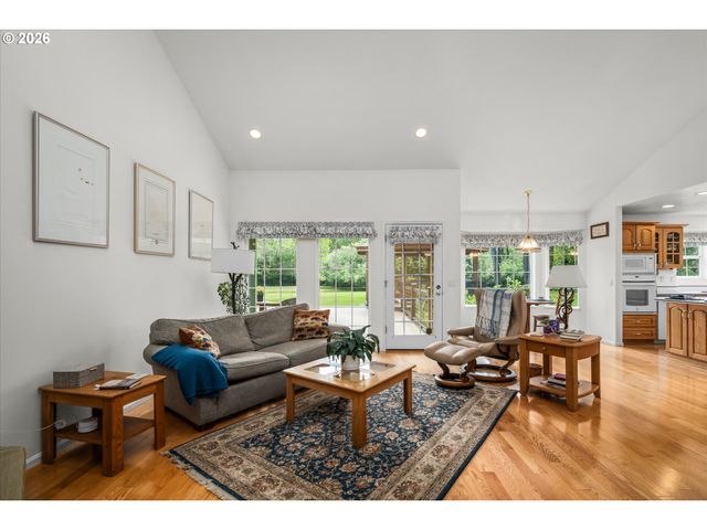 85181 SARVIS BERRY Ln, Eugene, OR 97405