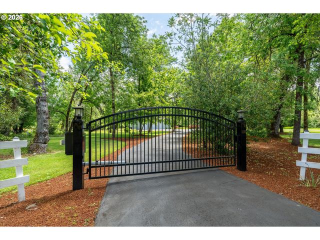 85181 SARVIS BERRY Ln, Eugene, OR 97405