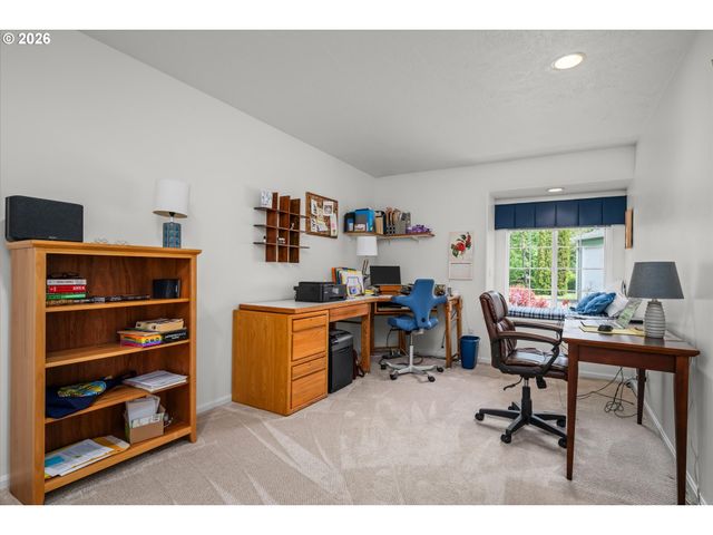 85181 SARVIS BERRY Ln, Eugene, OR 97405