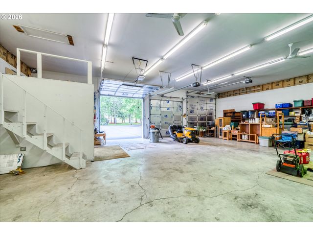 85181 SARVIS BERRY Ln, Eugene, OR 97405