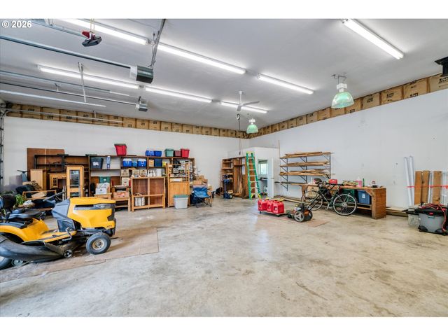 85181 SARVIS BERRY Ln, Eugene, OR 97405