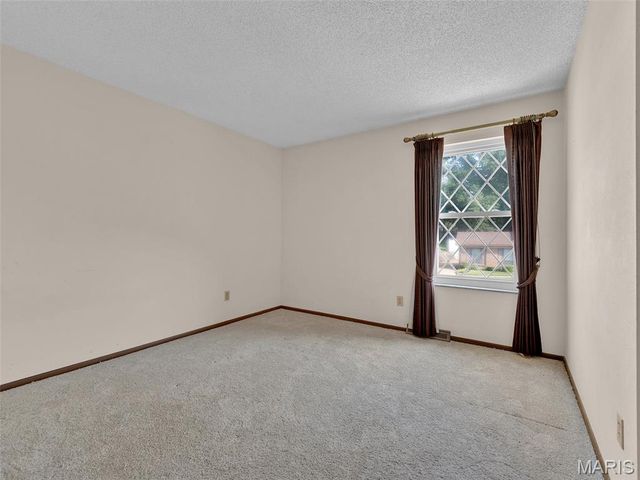 3566 Crowndun Drive, St Louis, MO 63129